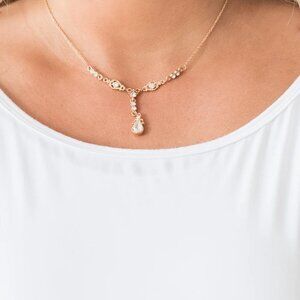 Paparazzi Jewelry Accessories - Diva Dazzle - Gold Necklace - Vintage